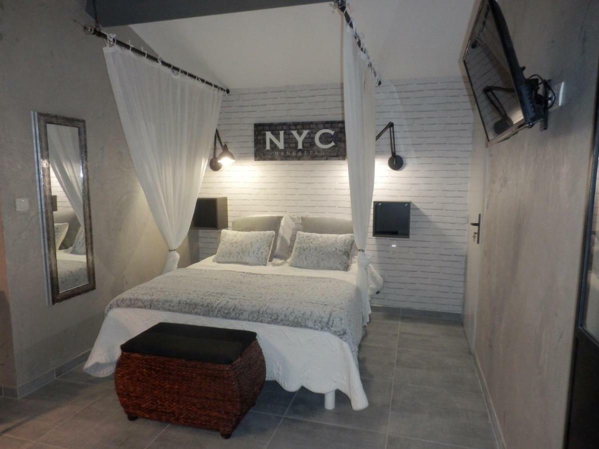 Mas Les Vieux Chenes Bed & Breakfast Lambesc Luaran gambar