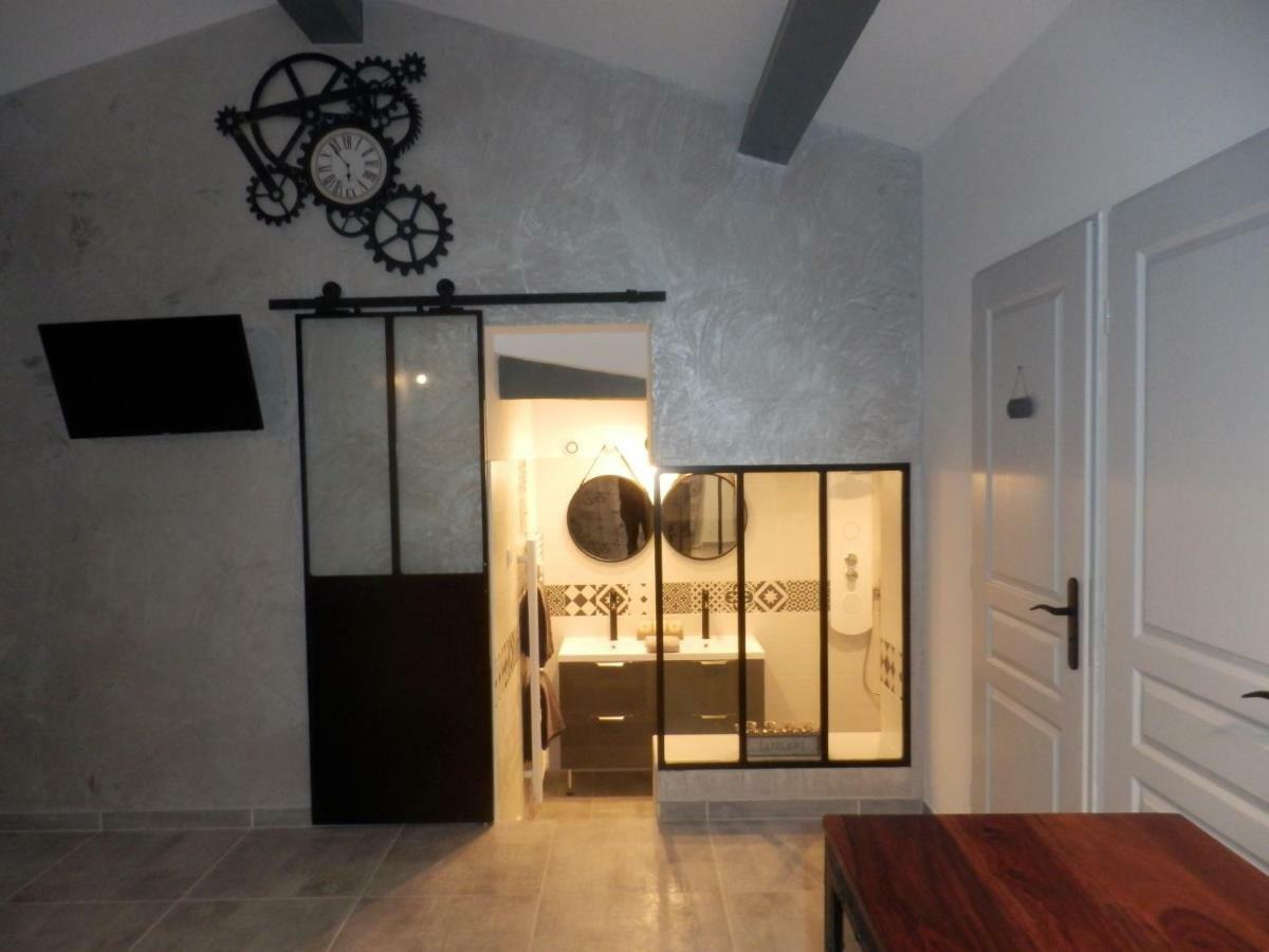 Mas Les Vieux Chenes Bed & Breakfast Lambesc Luaran gambar