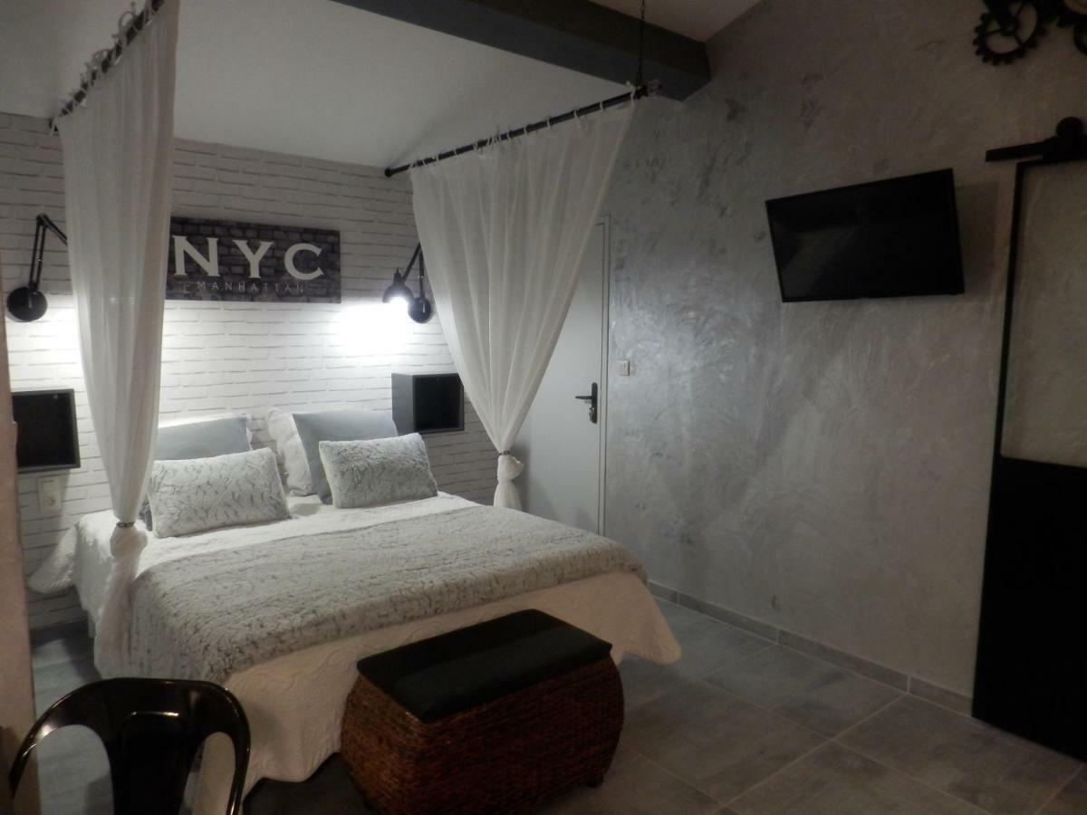 Mas Les Vieux Chenes Bed & Breakfast Lambesc Luaran gambar
